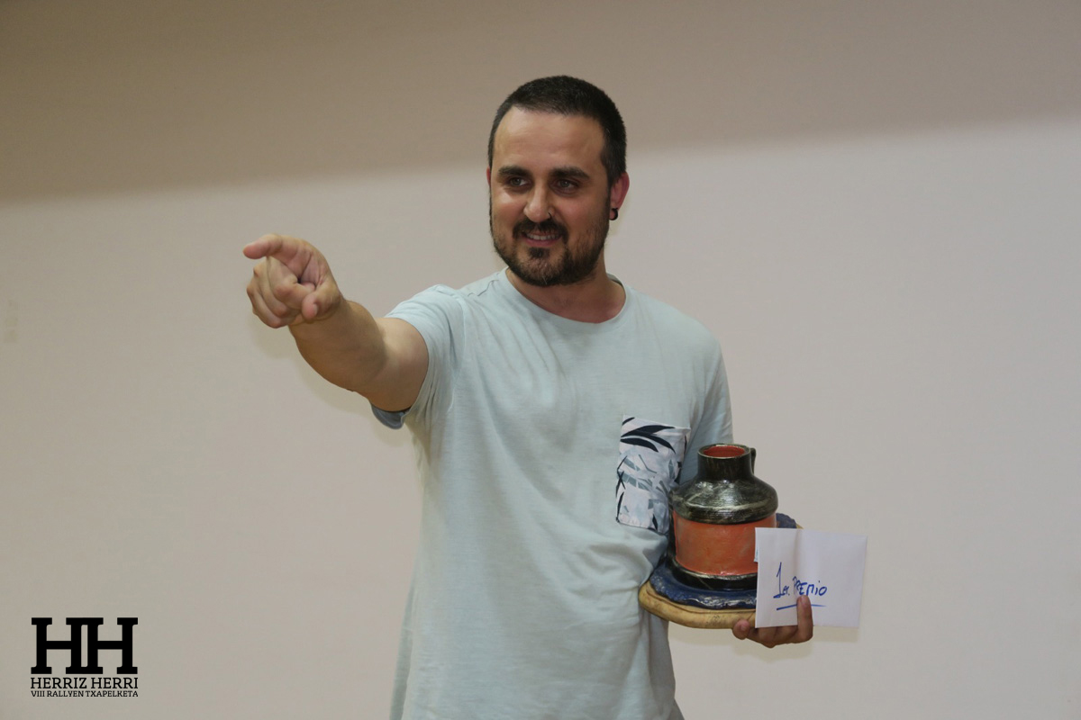 Entrega de premios segundo clasificado del rally fotográfico de Barakaldo 2023 valedero para el VIII campeonato de rallys fotográficos Herriz Herri