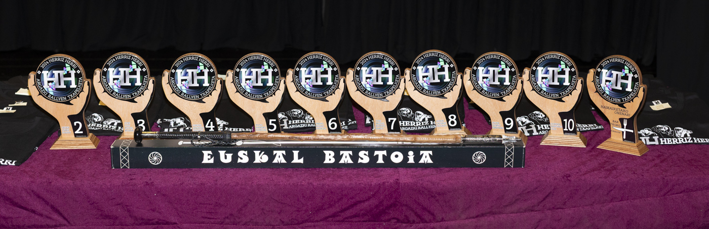Gana el campeonato de rallys fotográficos Herriz Herri y consigue tu makila, o uno de los 9 trofeos por quedar arriba en la clasificación.