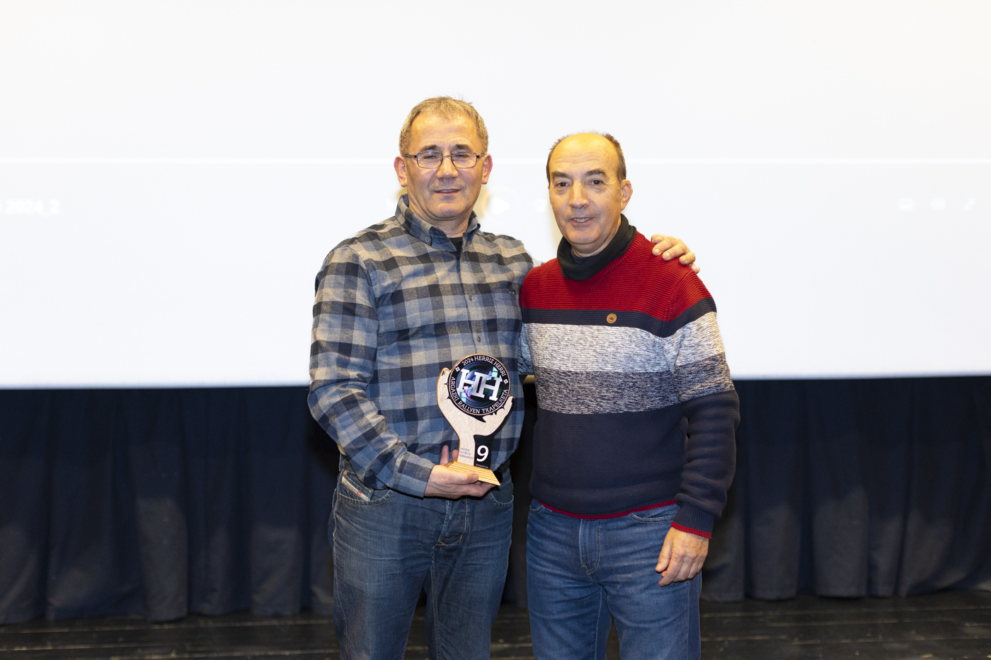 Premio noveno clasificado campeonato 2024 para Javier Quirós Premio noveno clasificado campeonato 2024 Javier Quirós