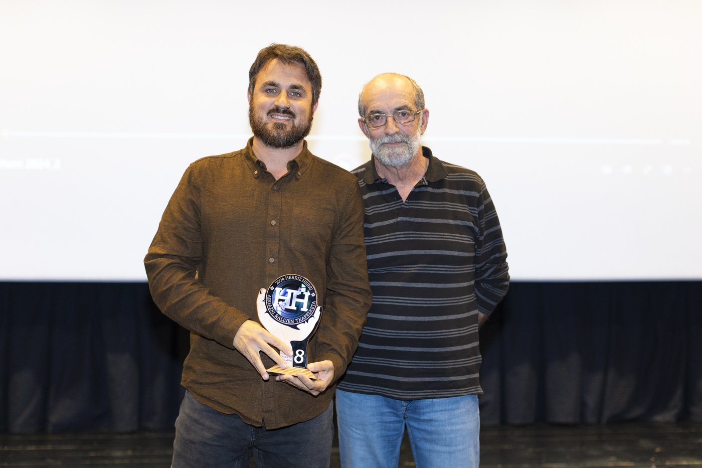 Premio octavo clasificado campeonato 2024 para Rubén Cáceres Premio octavo clasificado campeonato 2024 Rubén Cáceres