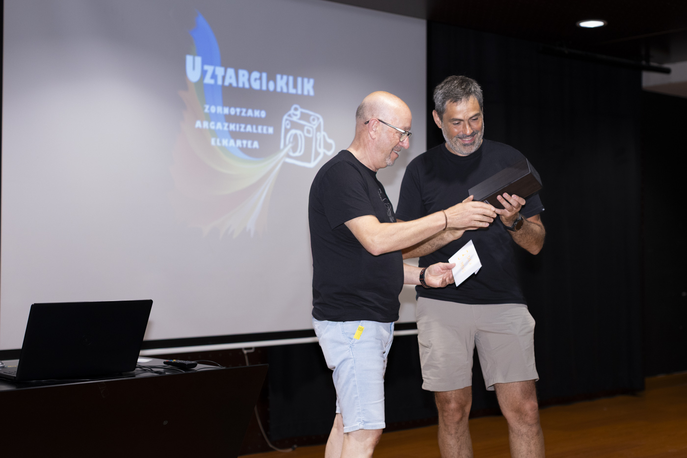 Eneko Bilbao,  tercer clasificado del rally fotográfico Uztargi.klik de Amorebieta en 2025